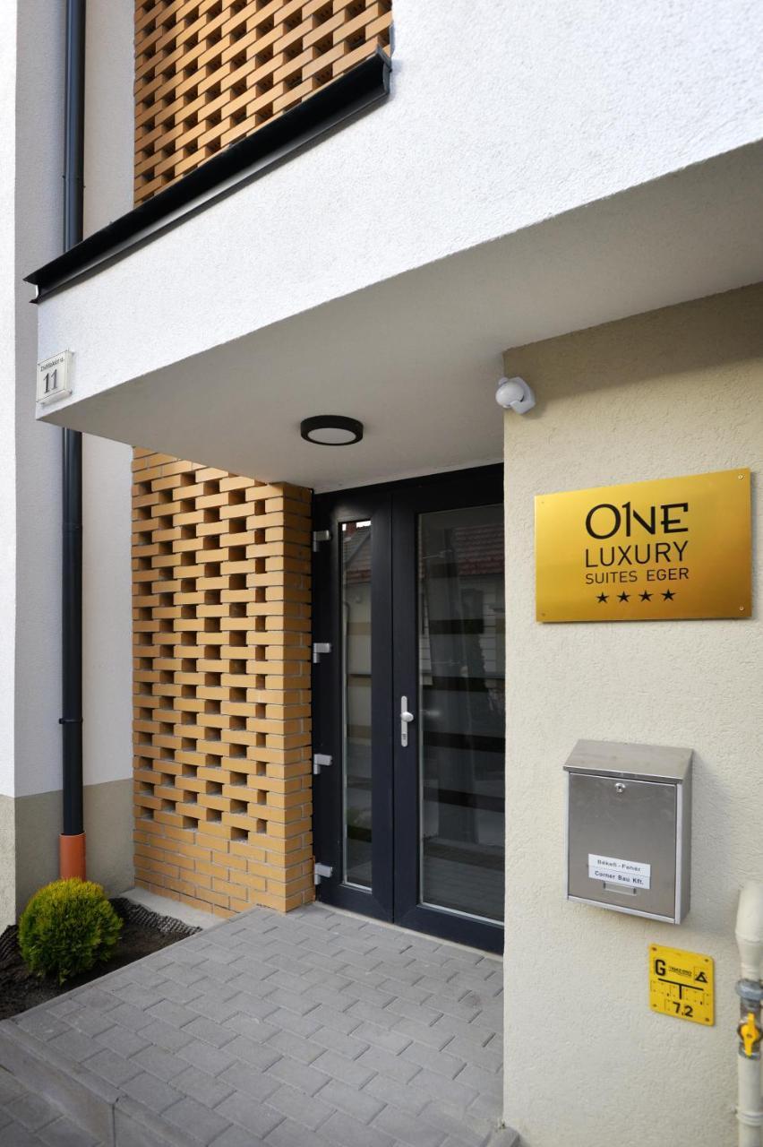 One Luxury Suites Эгер Экстерьер фото