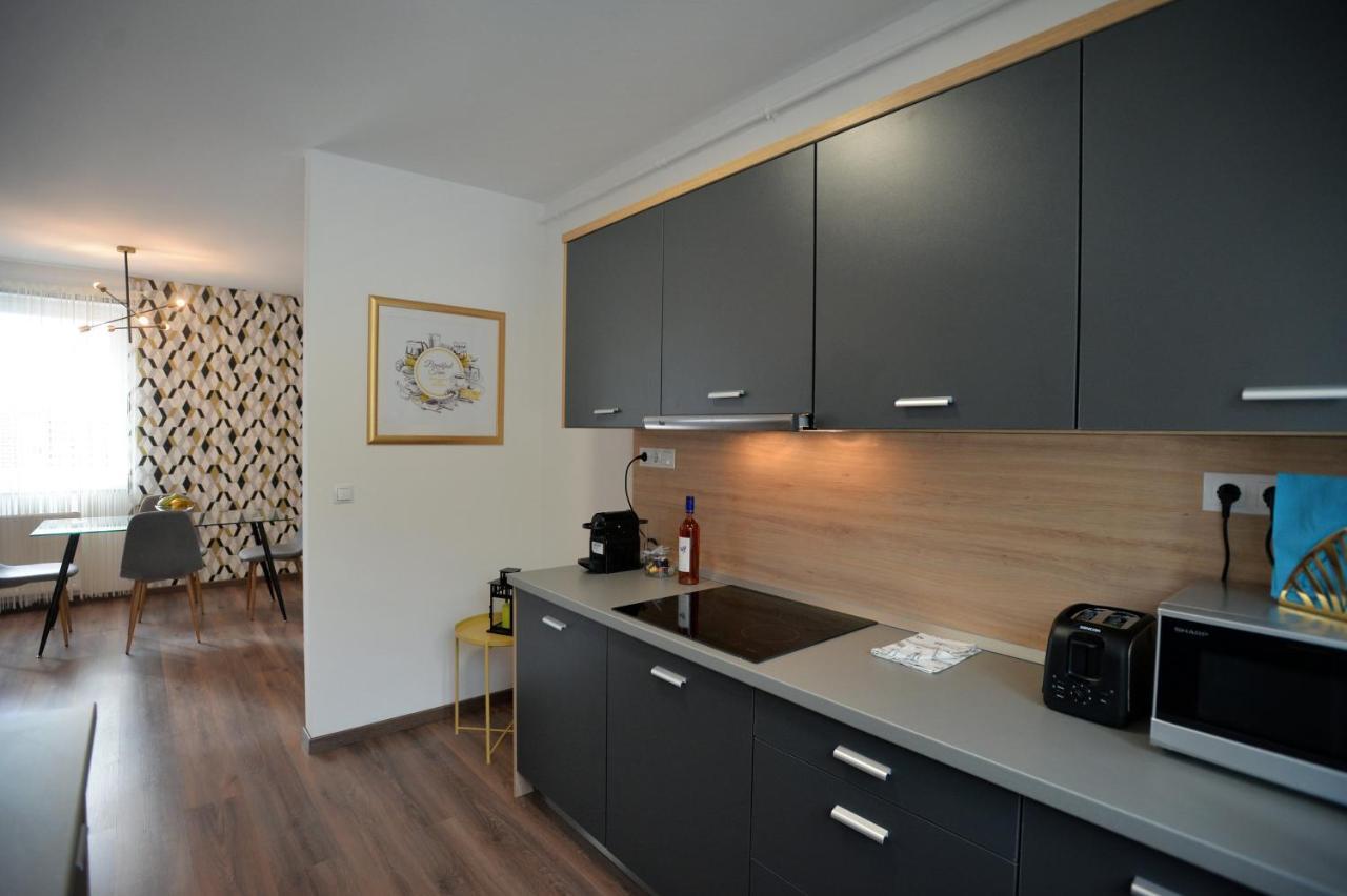 One Luxury Suites Эгер Экстерьер фото
